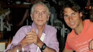 Imagen del primer invitado del podcast de Meet the Sea en Ibiza,  Carlos Martorell, compartiendo mesa con Rafael Nadal