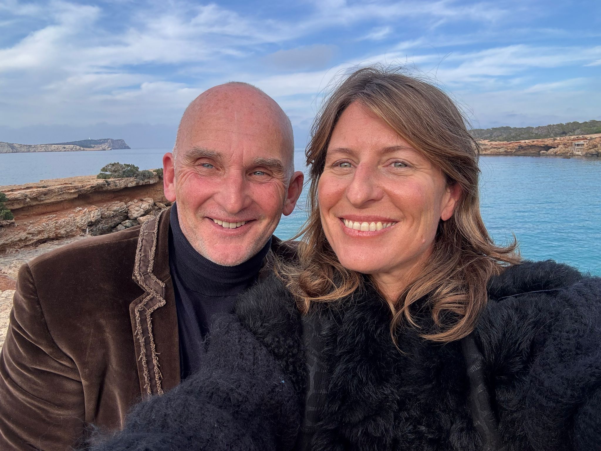 Imagen de Gregorio Cañellas fundador de Meet the Sea y Jo youle autora del podcast sobre el mar de Ibiza