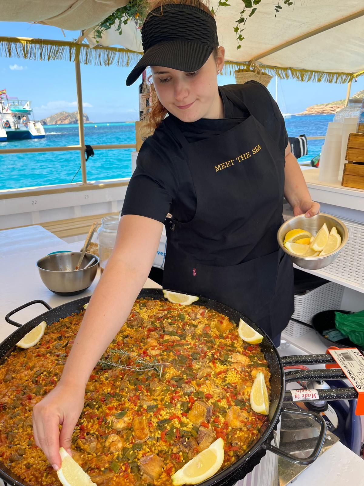 Meet the Sea - Paella cocinada a bordo