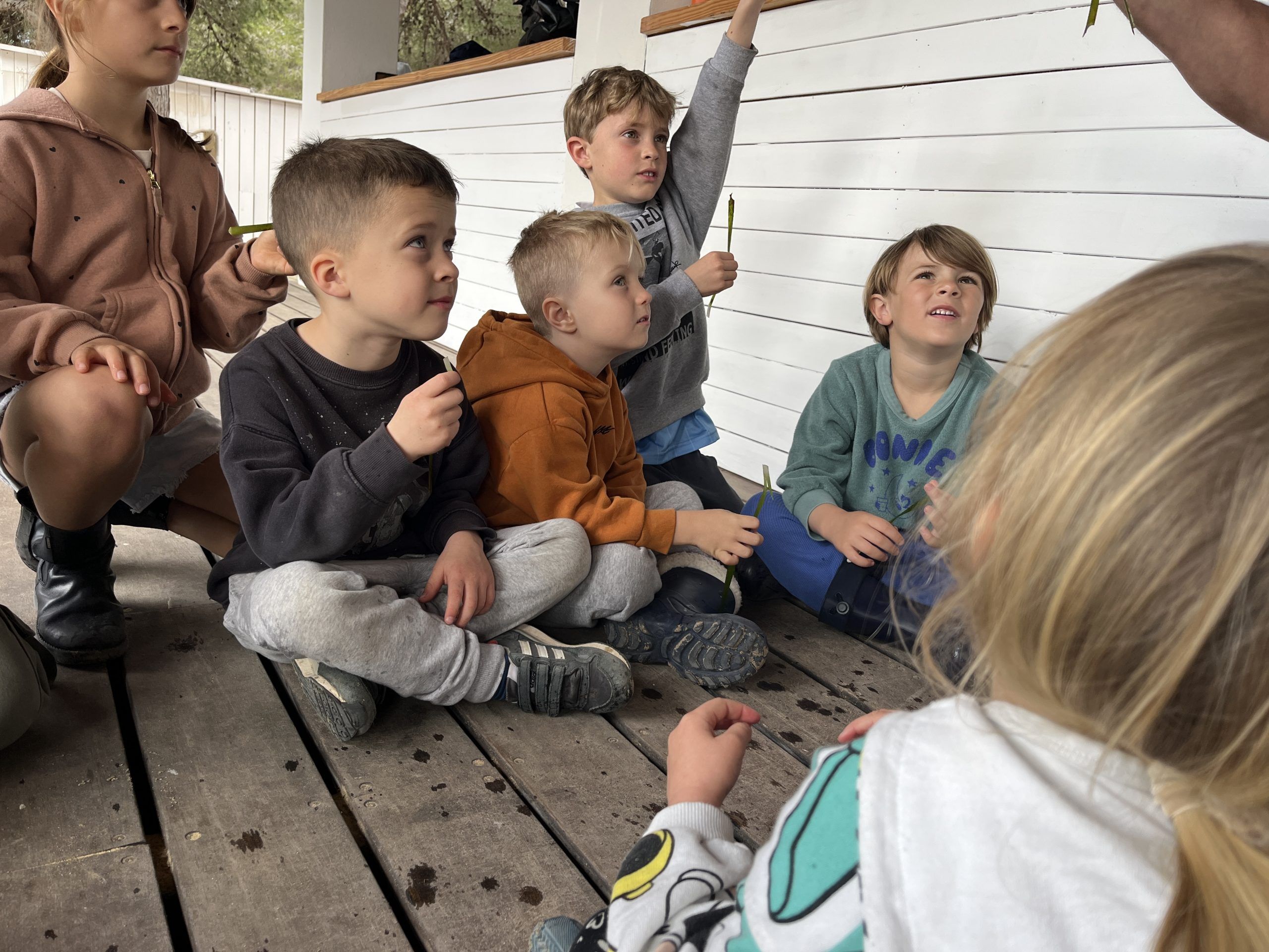 Meet the Sea - Niños preparandose para la excursión