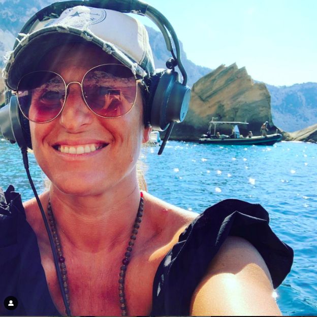 Joanna Youle y su podcast The Rest rebel colabora con Meet the Sea para nuestro Sunset series at Sea